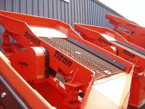 Screen Titan showing the screen deck and loading pan